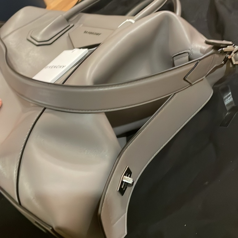NWT Givenchy Antigona Medium Soft Leather Top Handles Tote In Stone Grey - Picture 8 of 10